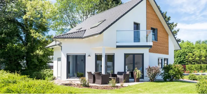 Modernes Einfamilienhaus mit Garten